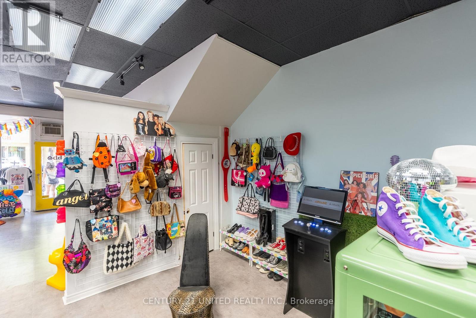 39 KING STREET W - 8
