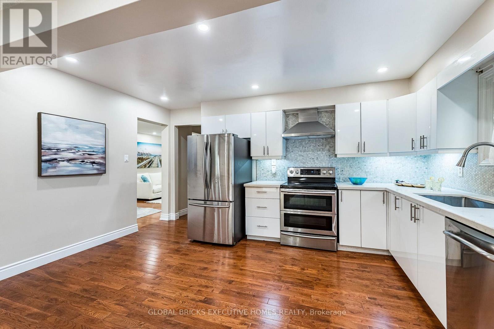 2150 HUNT CRESCENT - 10