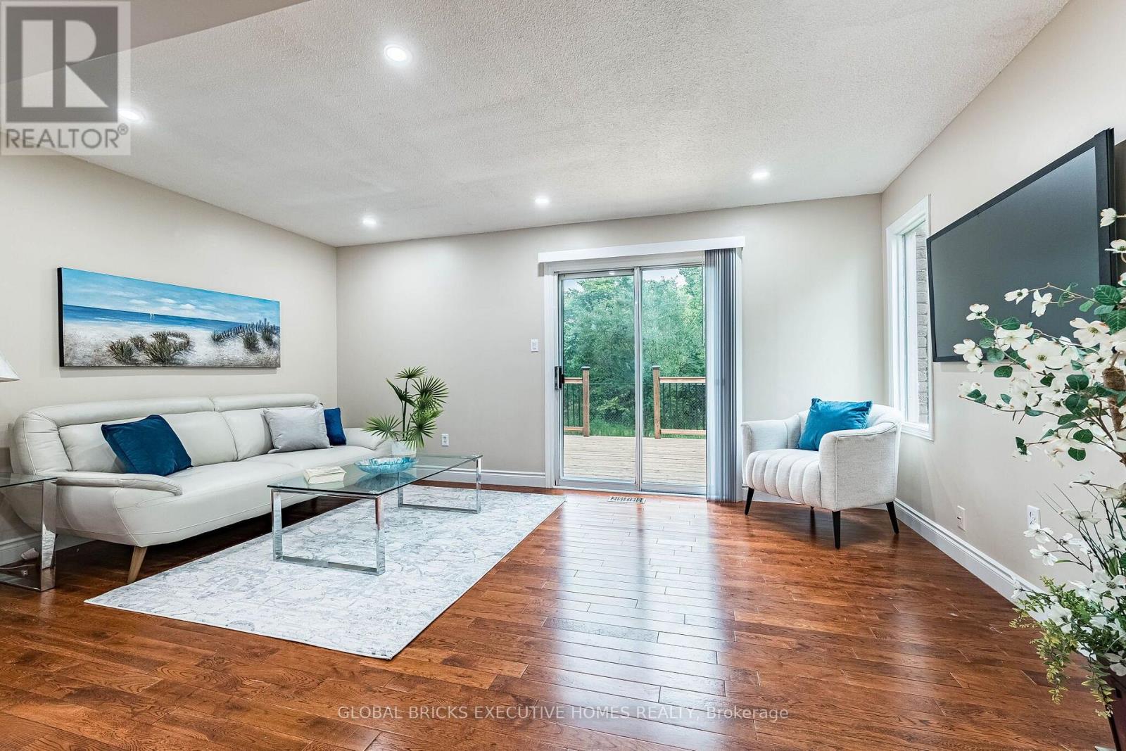 2150 HUNT CRESCENT - 12