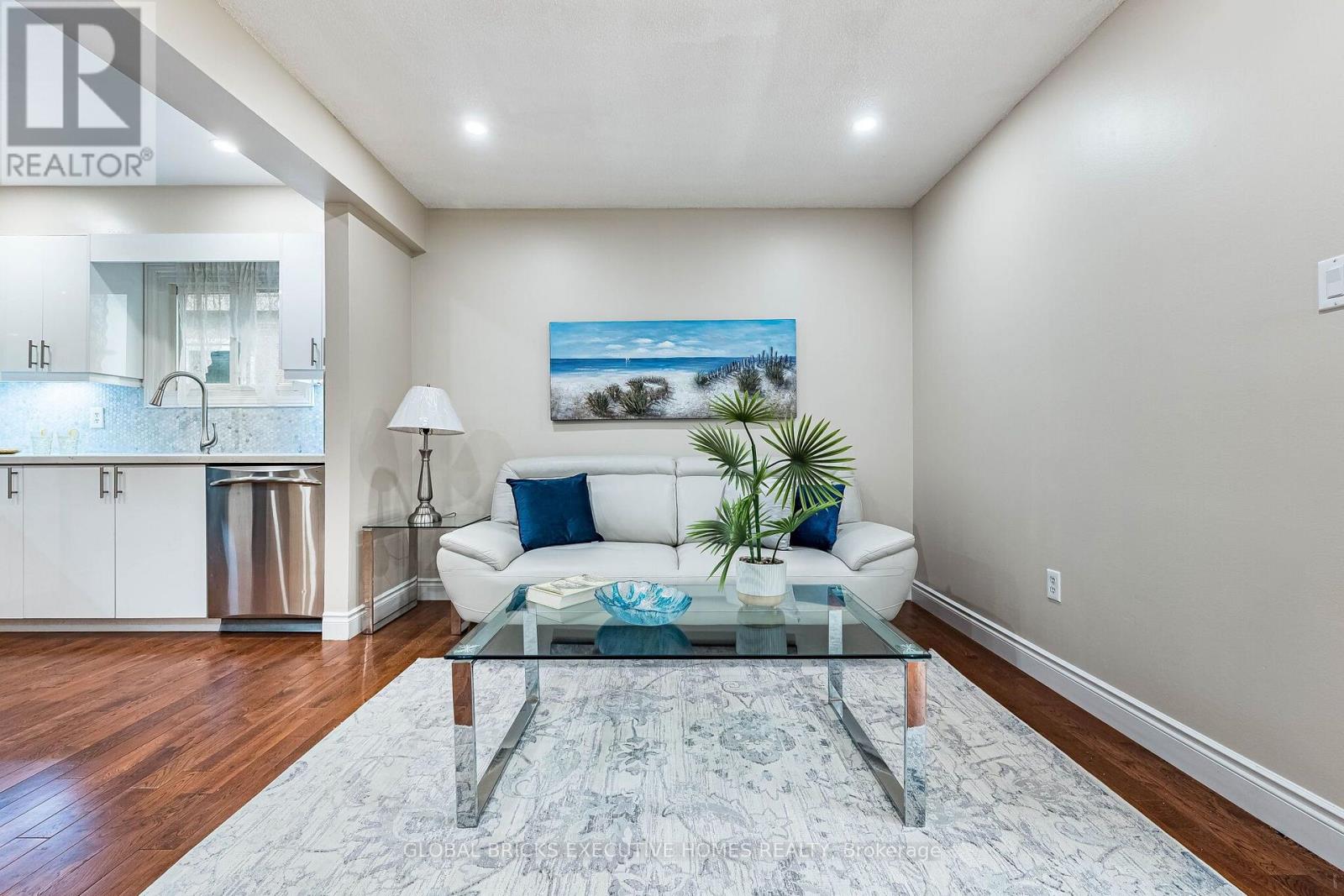 2150 HUNT CRESCENT - 13