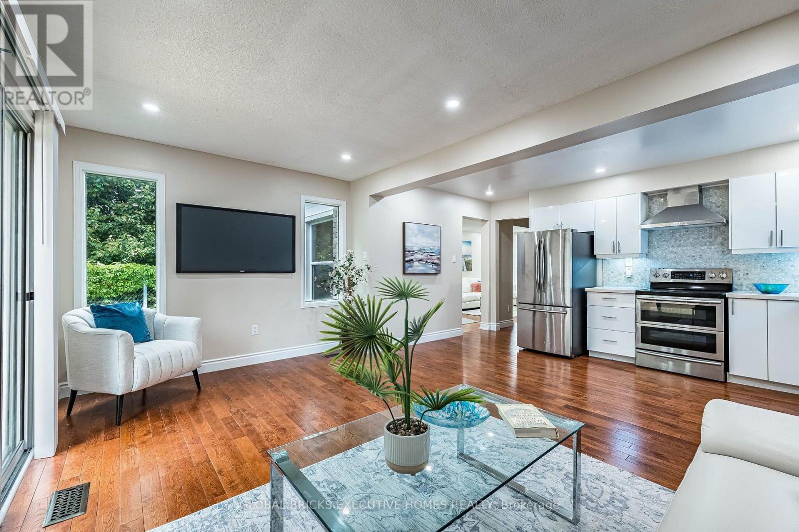 2150 HUNT CRESCENT - 14