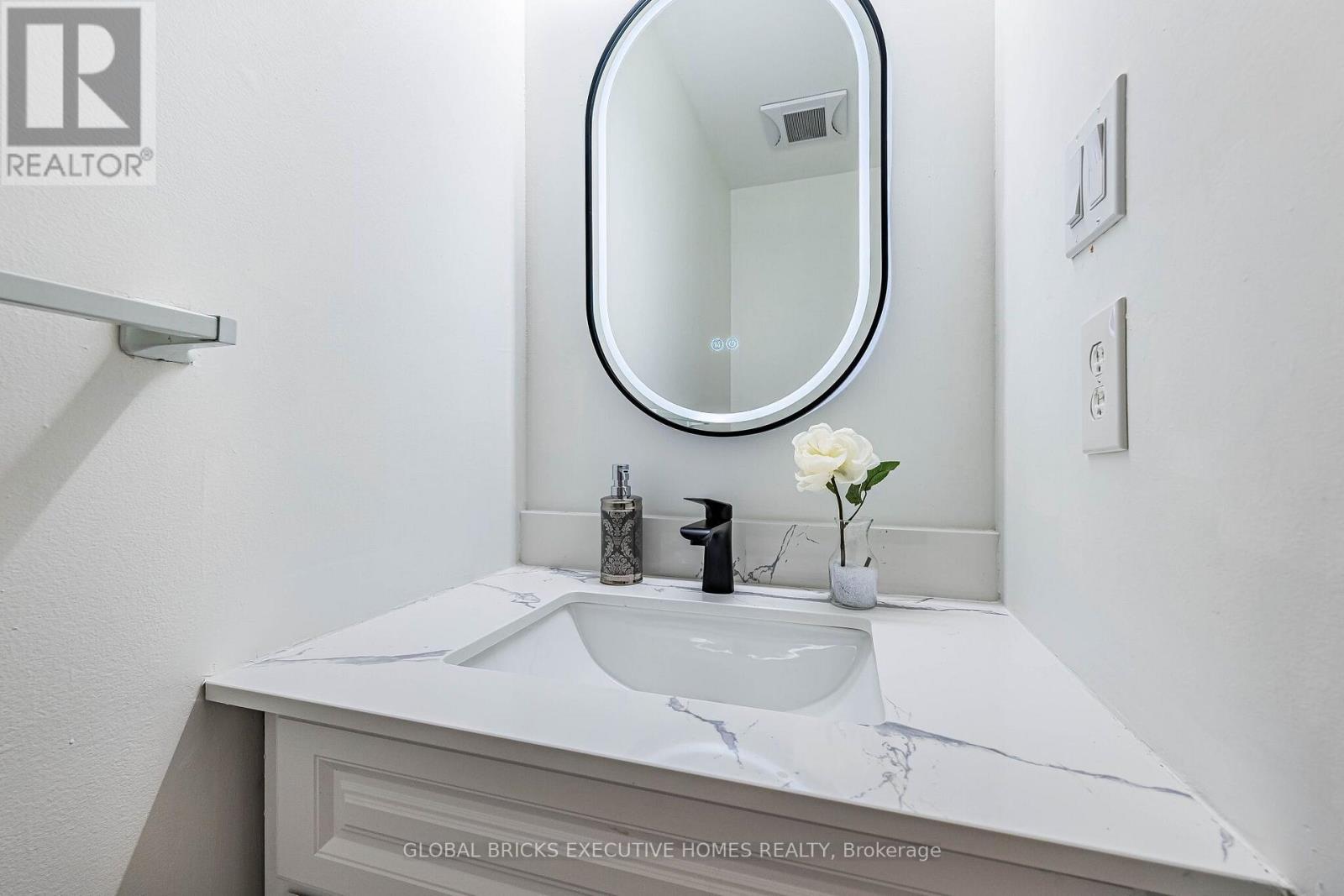 2150 HUNT CRESCENT - 20