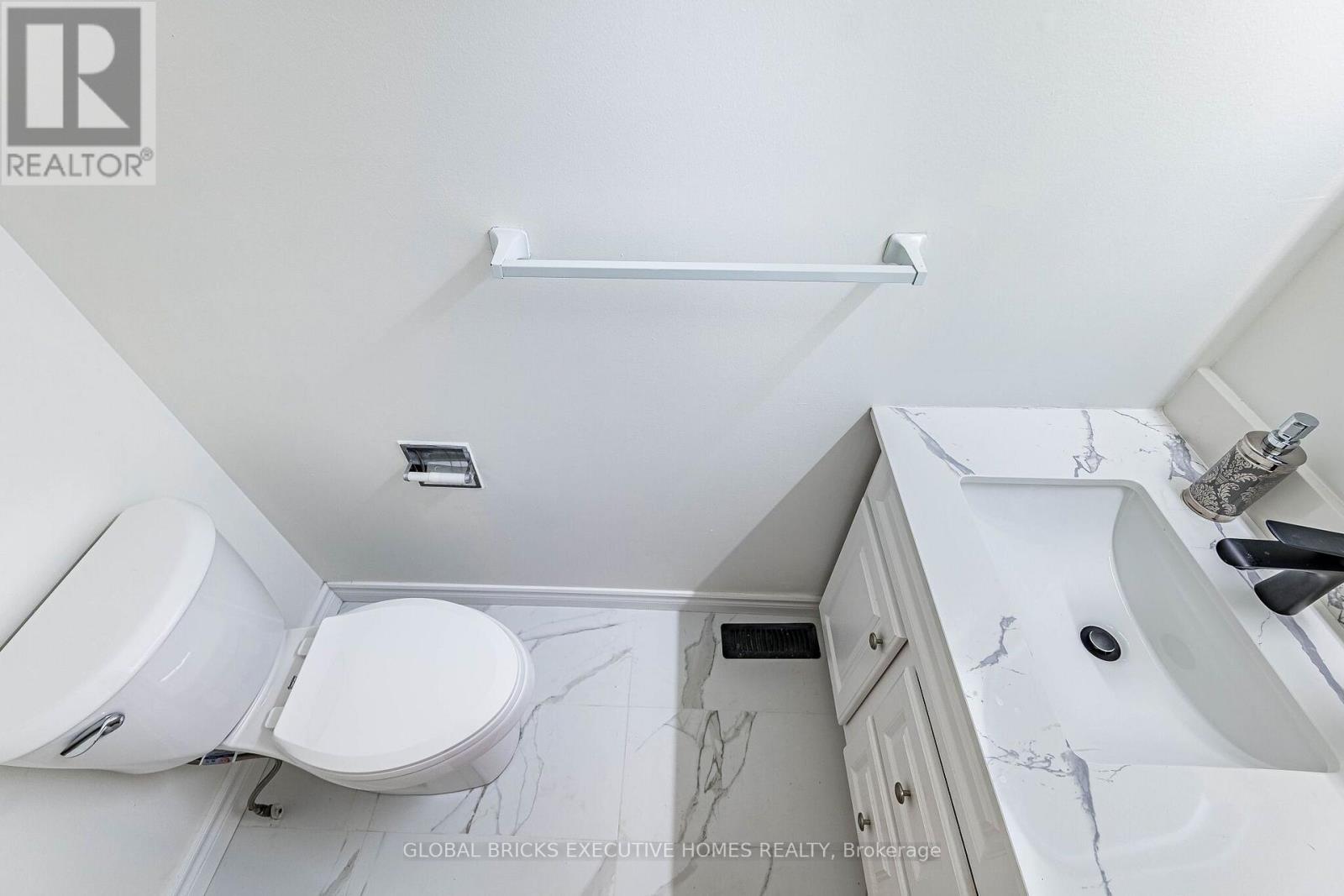 2150 HUNT CRESCENT - 21