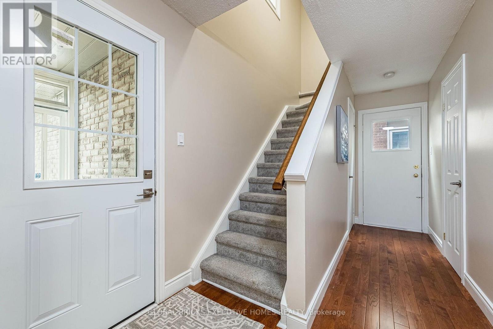 2150 HUNT CRESCENT - 22