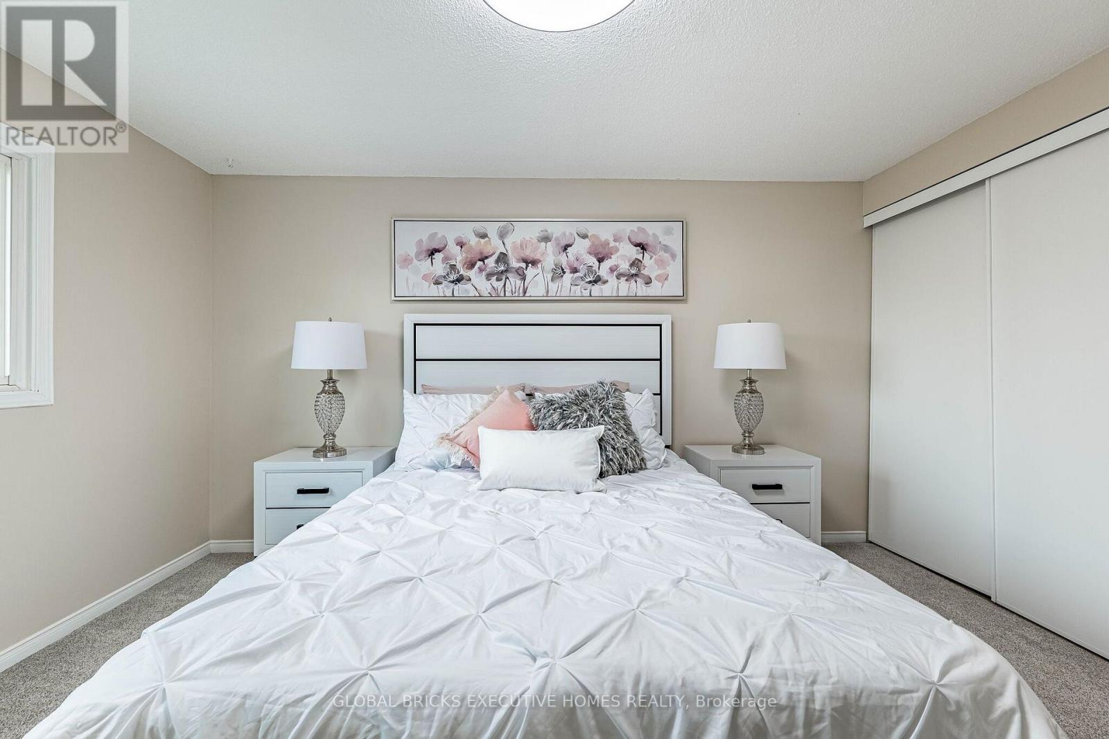 2150 HUNT CRESCENT - 25