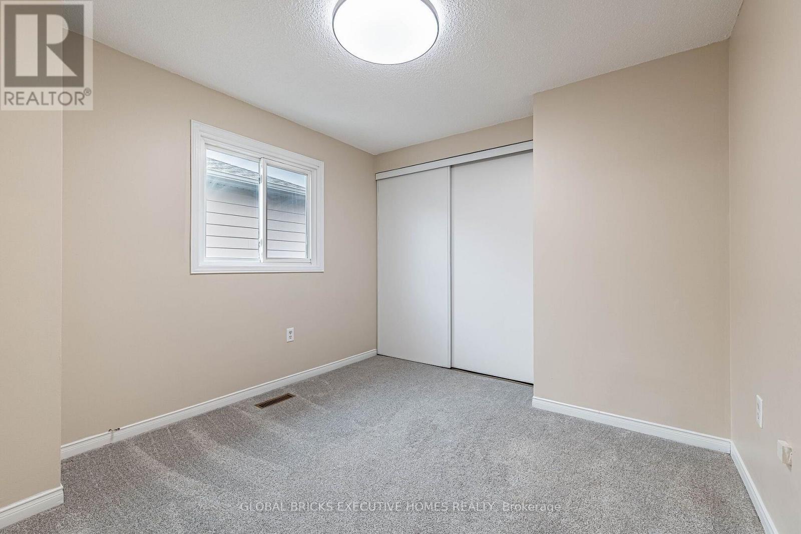 2150 HUNT CRESCENT - 29