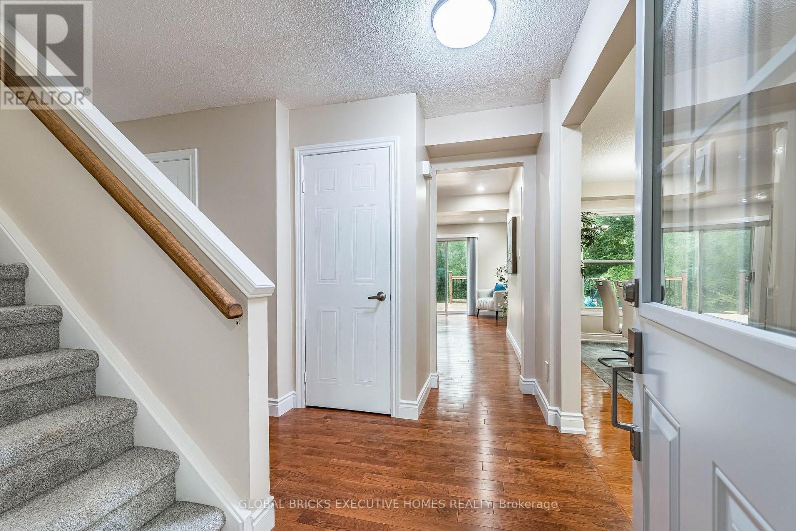 2150 HUNT CRESCENT - 3