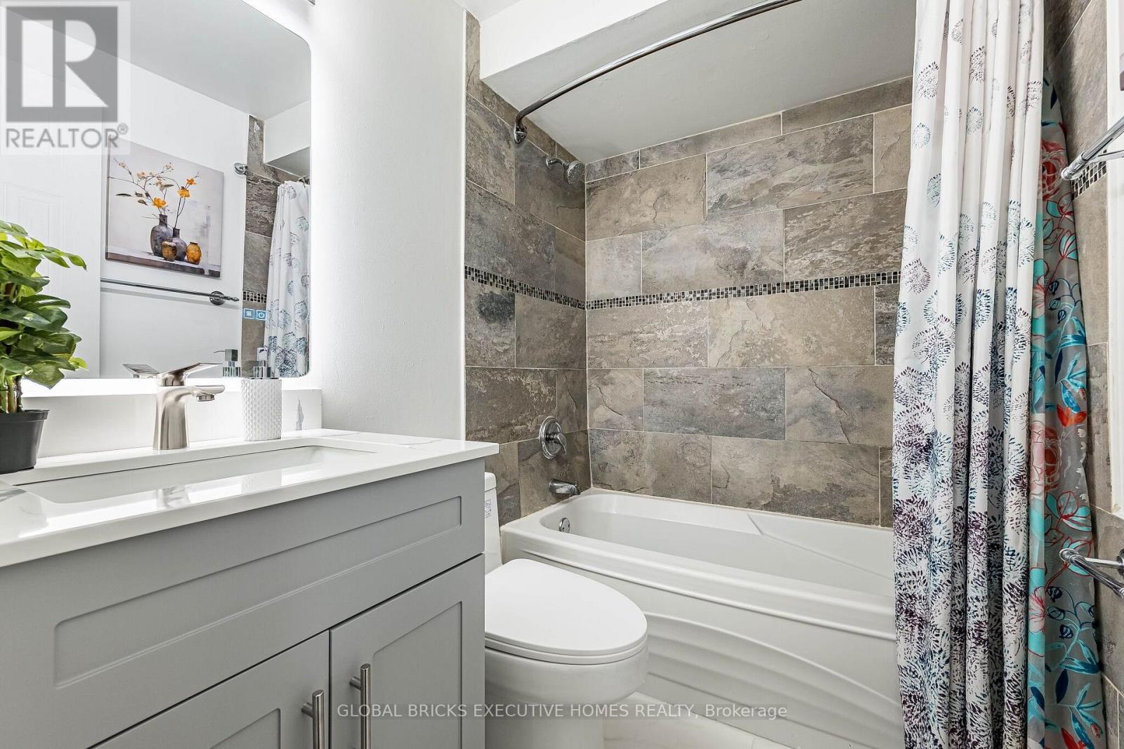 2150 HUNT CRESCENT - 31
