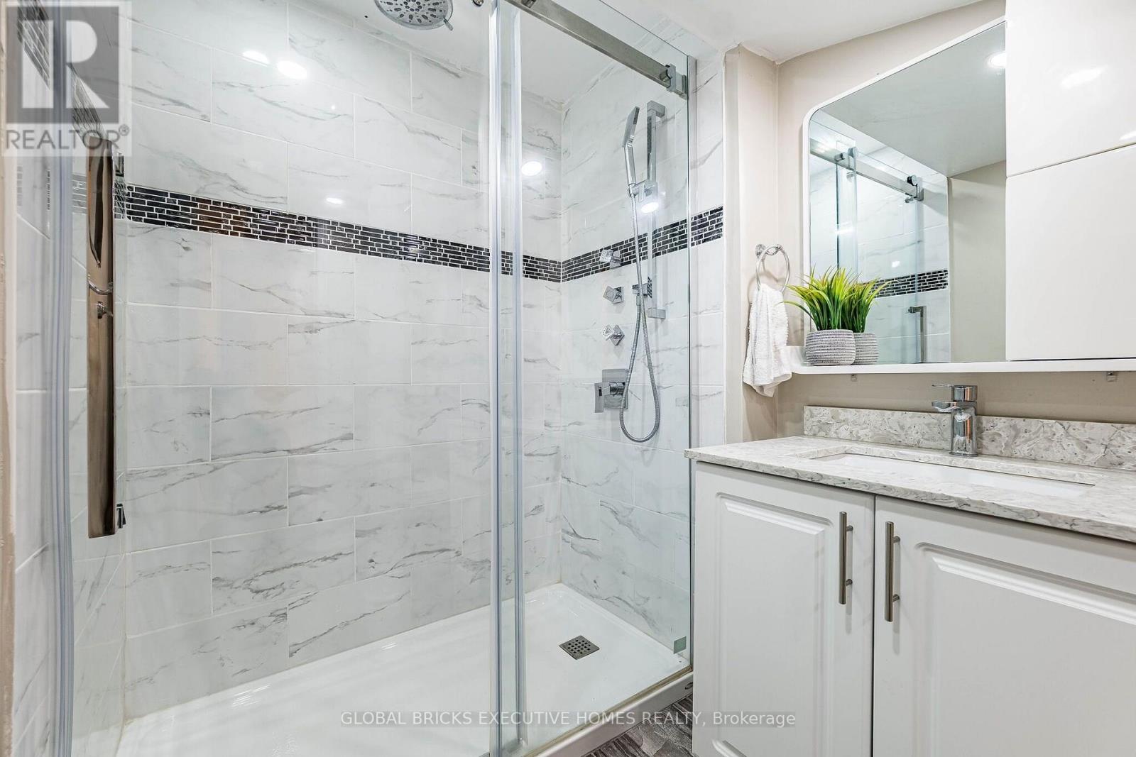 2150 HUNT CRESCENT - 38