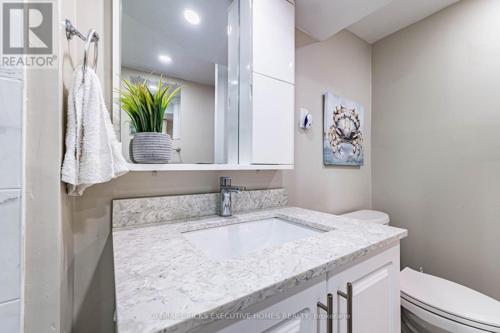 2150 HUNT CRESCENT - 39
