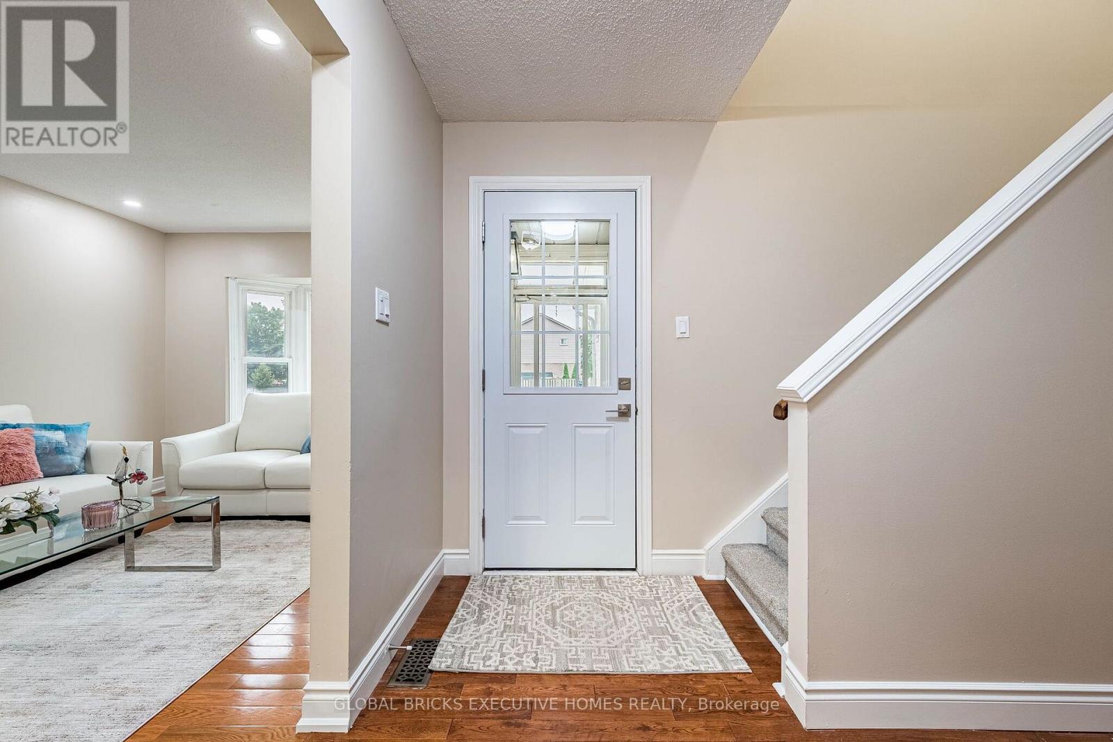 2150 HUNT CRESCENT - 4