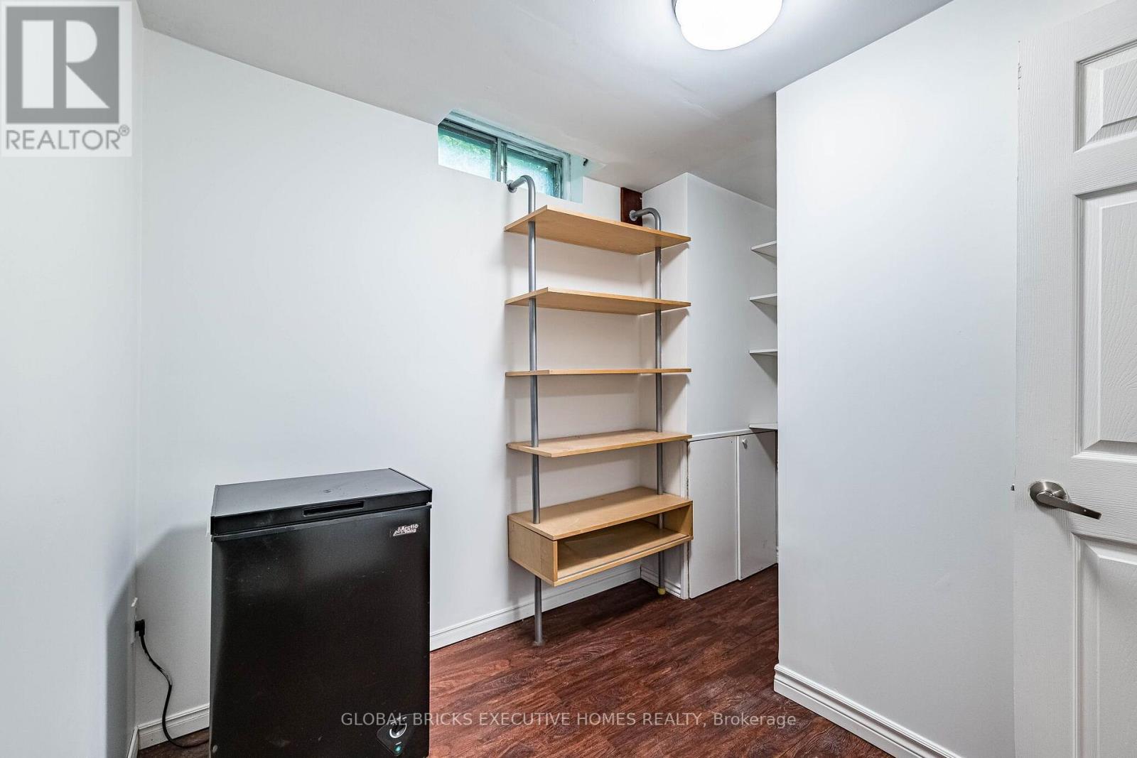 2150 HUNT CRESCENT - 40