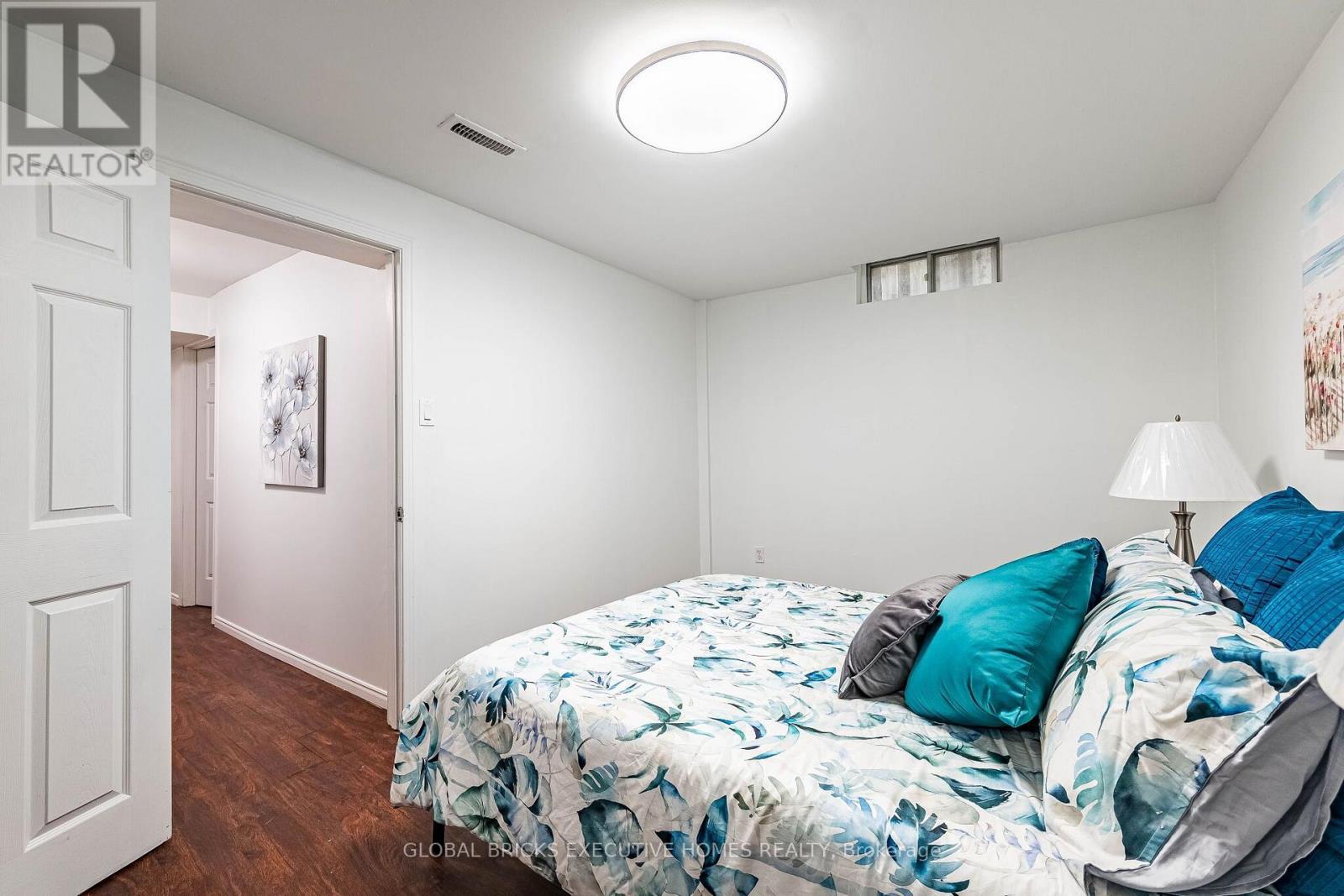 2150 HUNT CRESCENT - 42