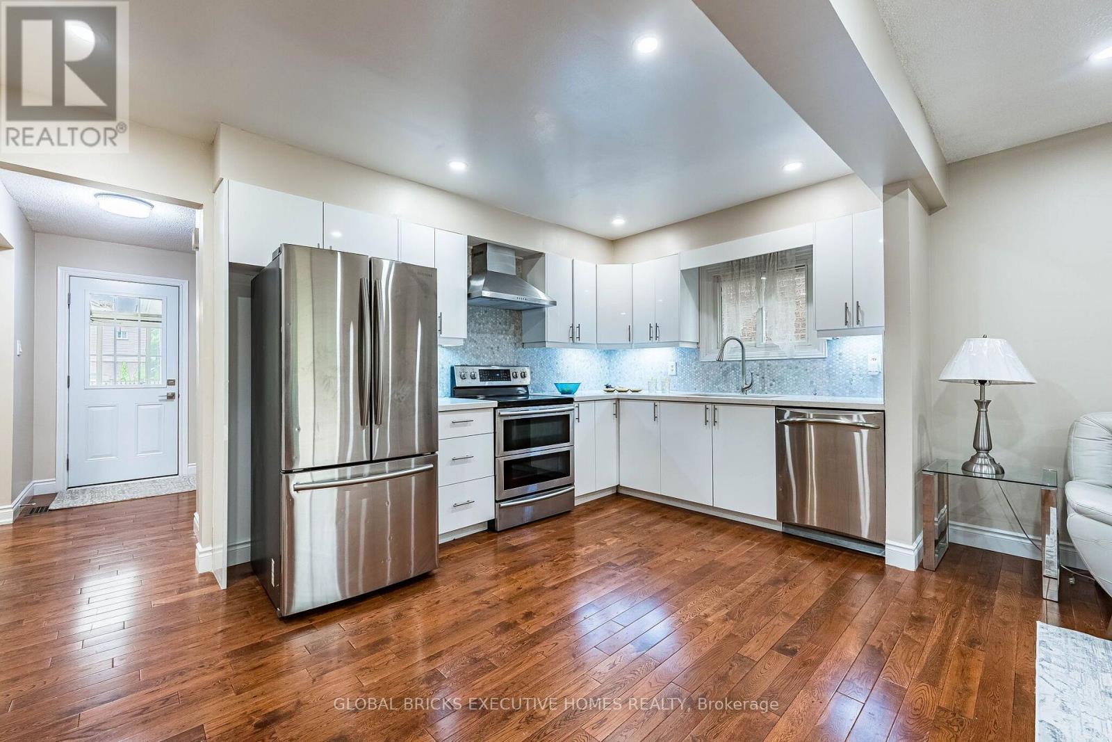 2150 HUNT CRESCENT - 7