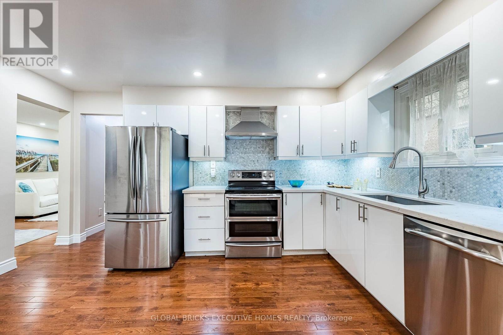2150 HUNT CRESCENT - 8