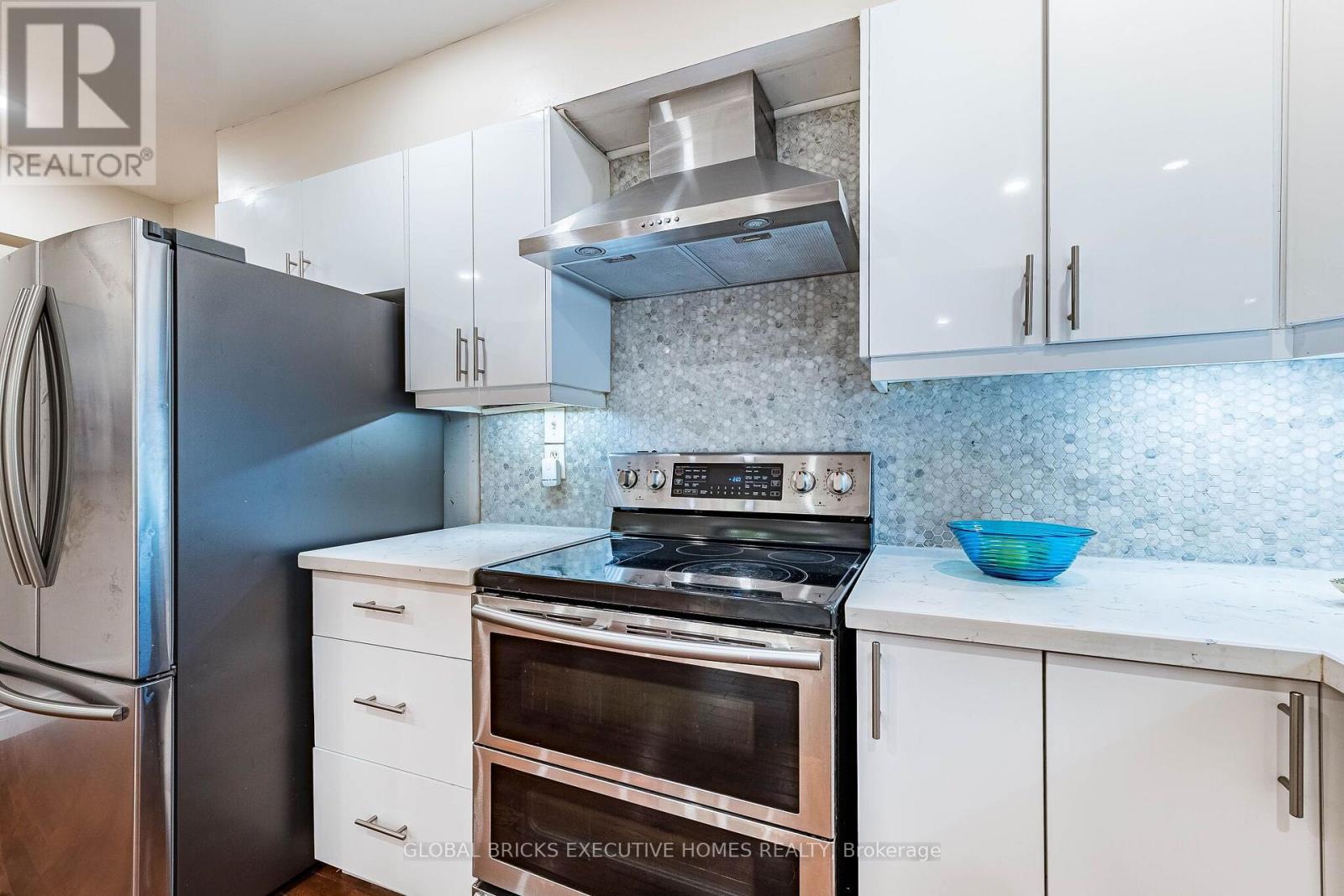 2150 HUNT CRESCENT - 9