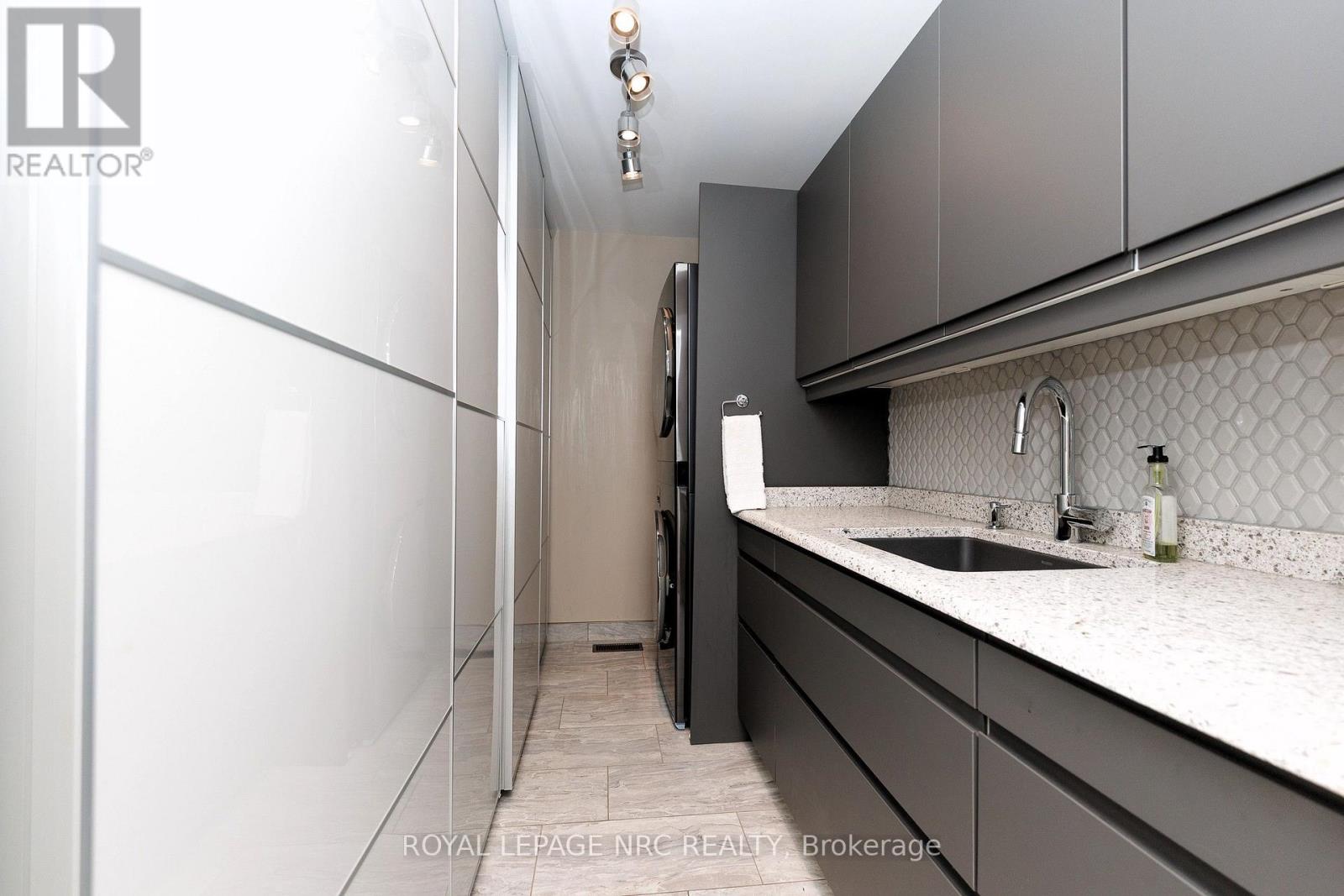 15 PETRONELLA PARKWAY - 32