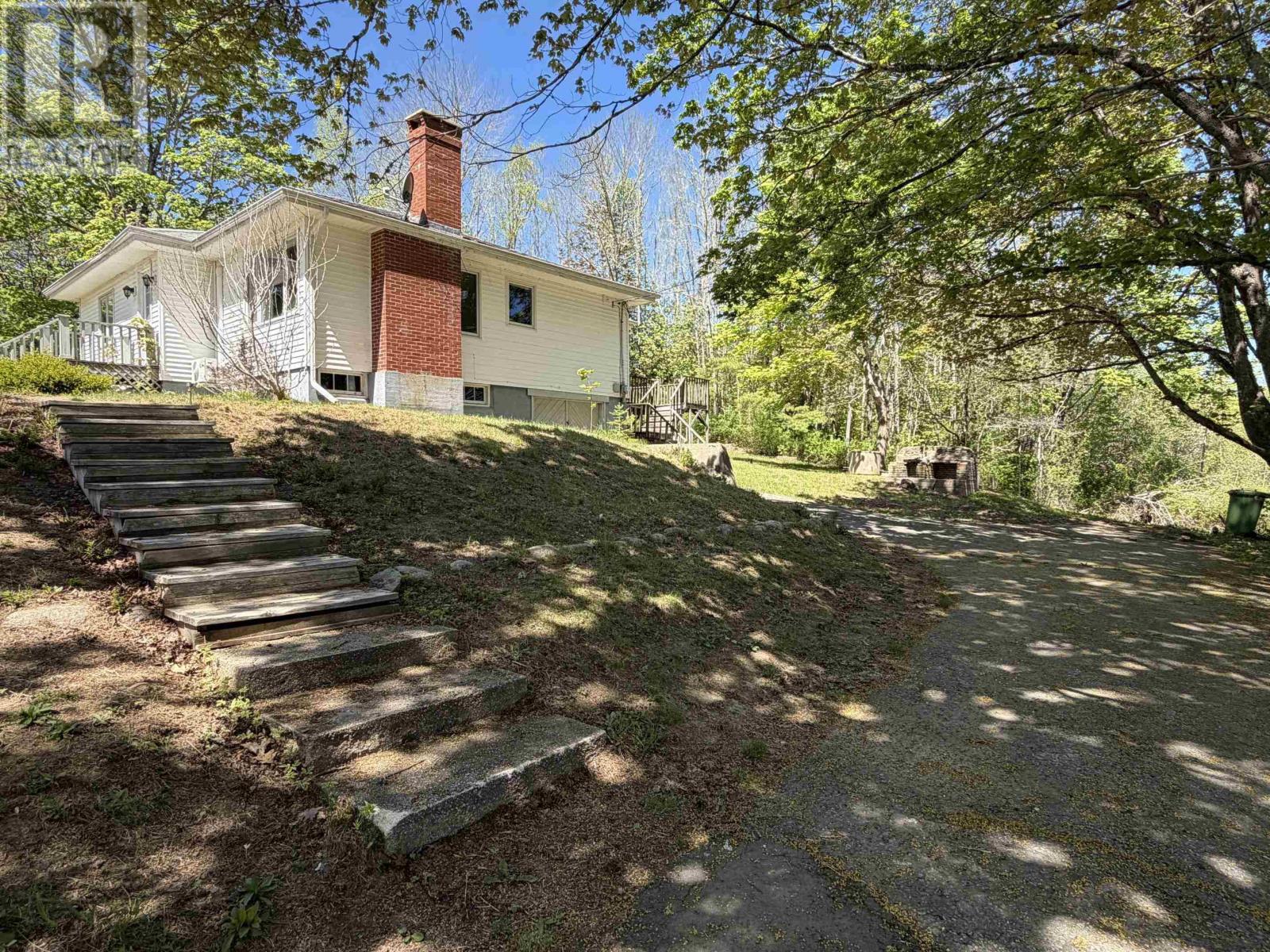 10 West Caledonia Road - 21