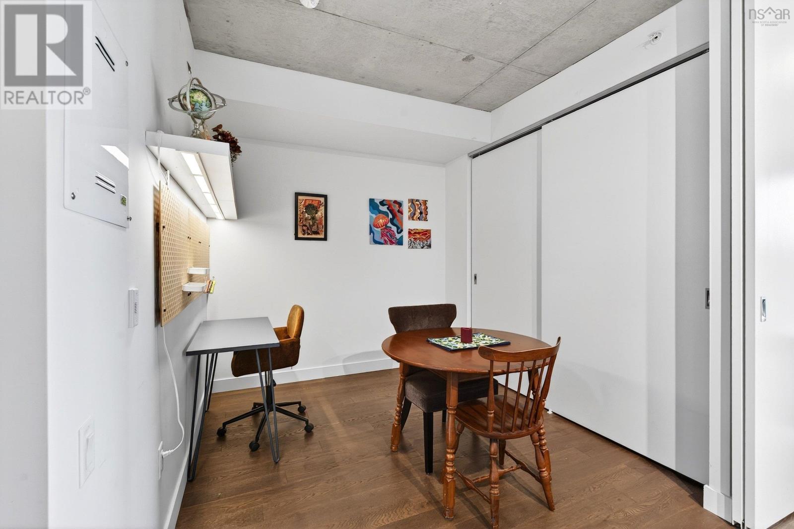 #401 1048 Wellington Street - 15