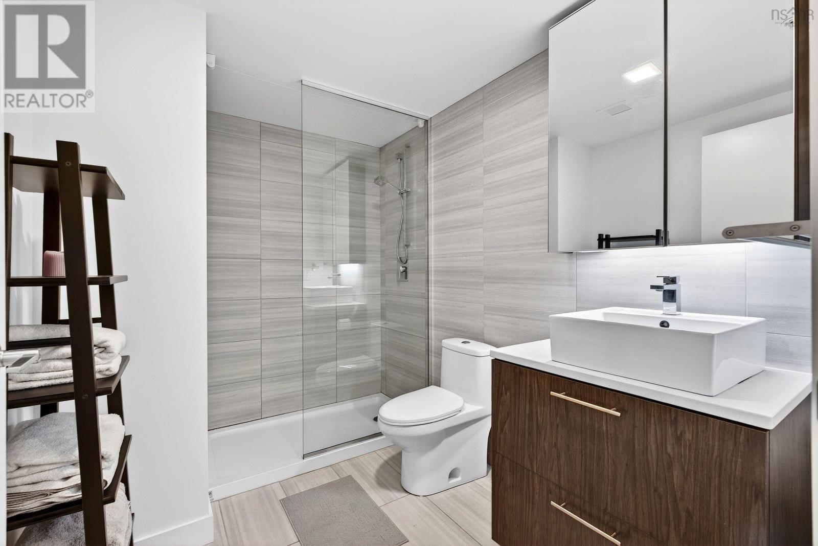 #401 1048 Wellington Street - 24
