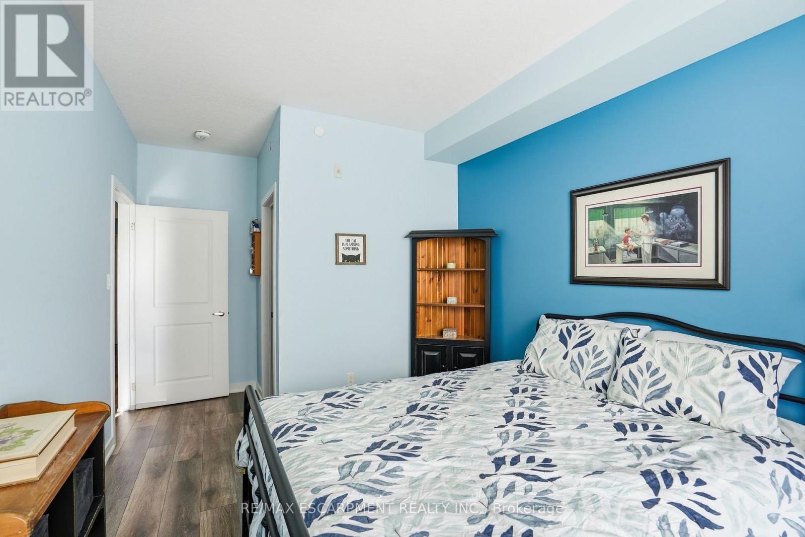 #102 125 SHOREVIEW PLACEWAY - 18