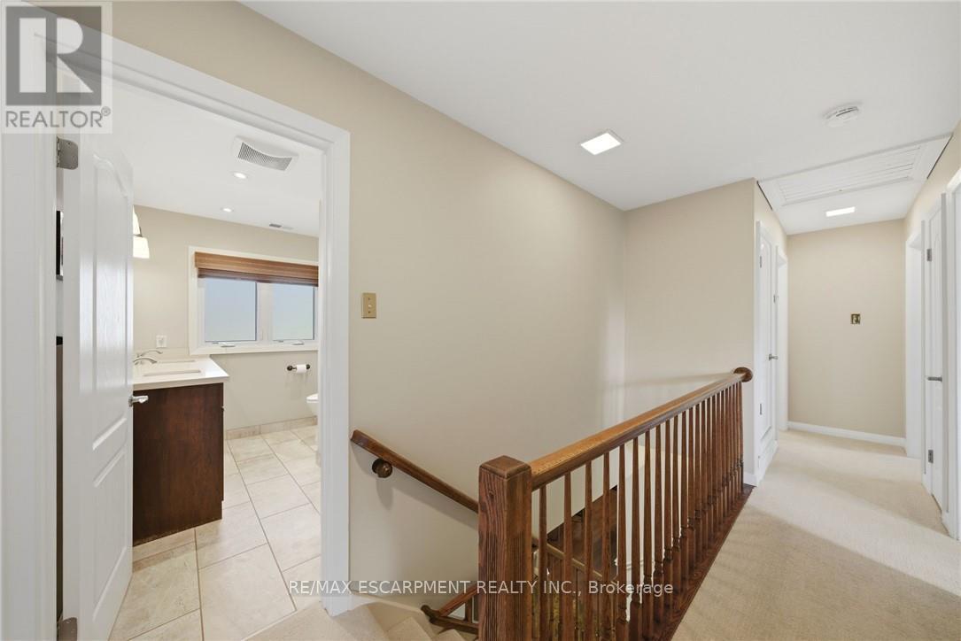 6 SUMMIT CIRCLE - 23