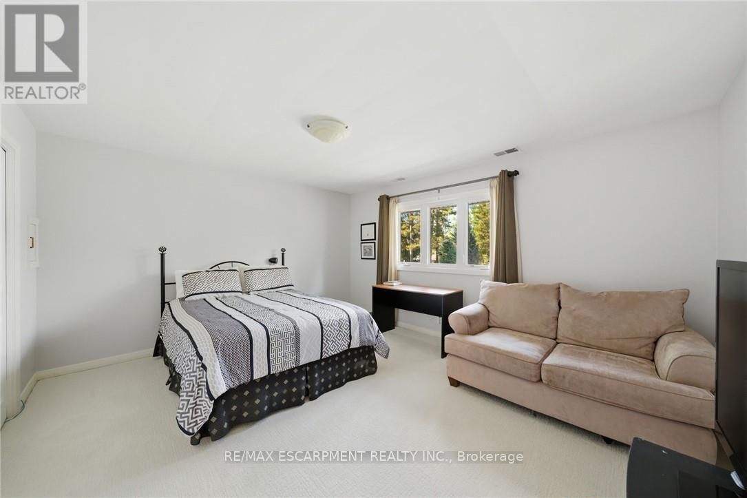 6 SUMMIT CIRCLE - 31