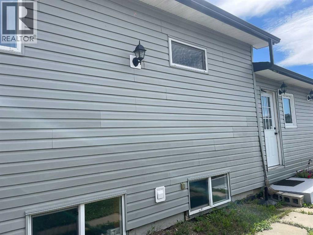 4702 48 Avenue - 3