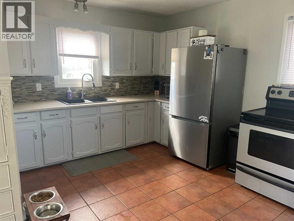 4702 48 Avenue - 6