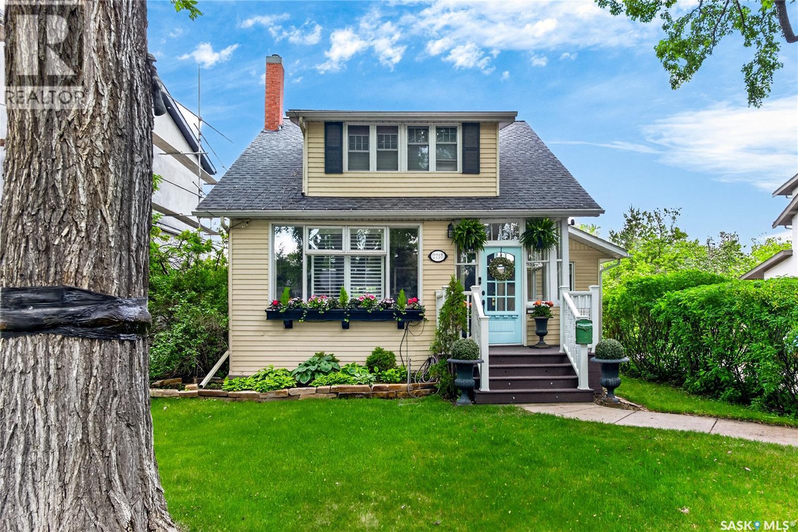 2718 Regina AVENUE - 2