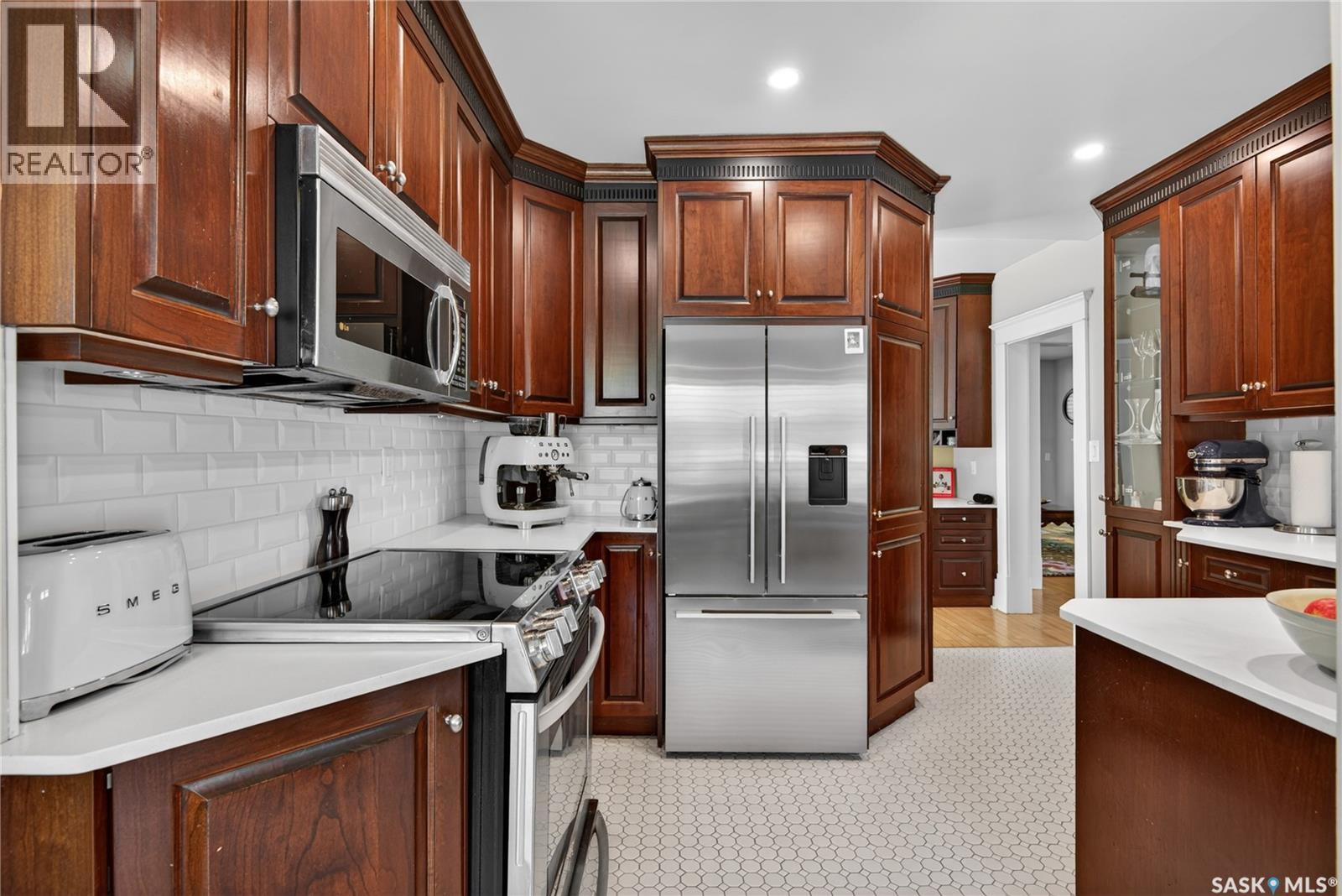 2718 Regina AVENUE - 23