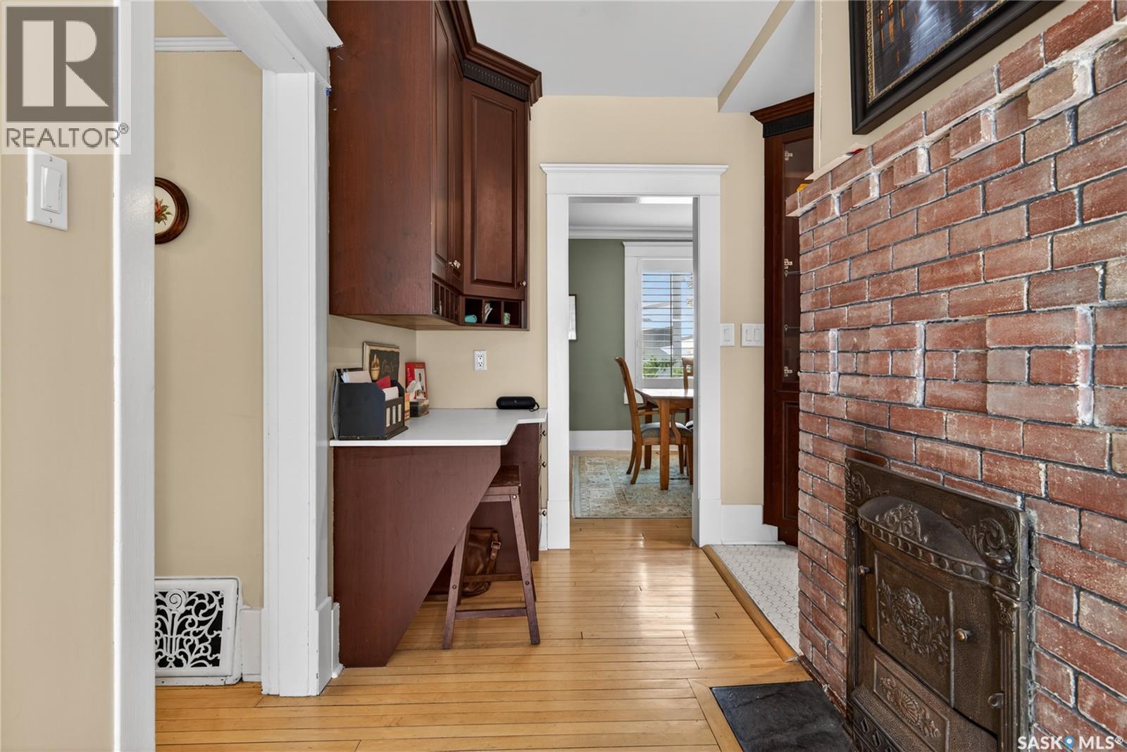 2718 Regina AVENUE - 27