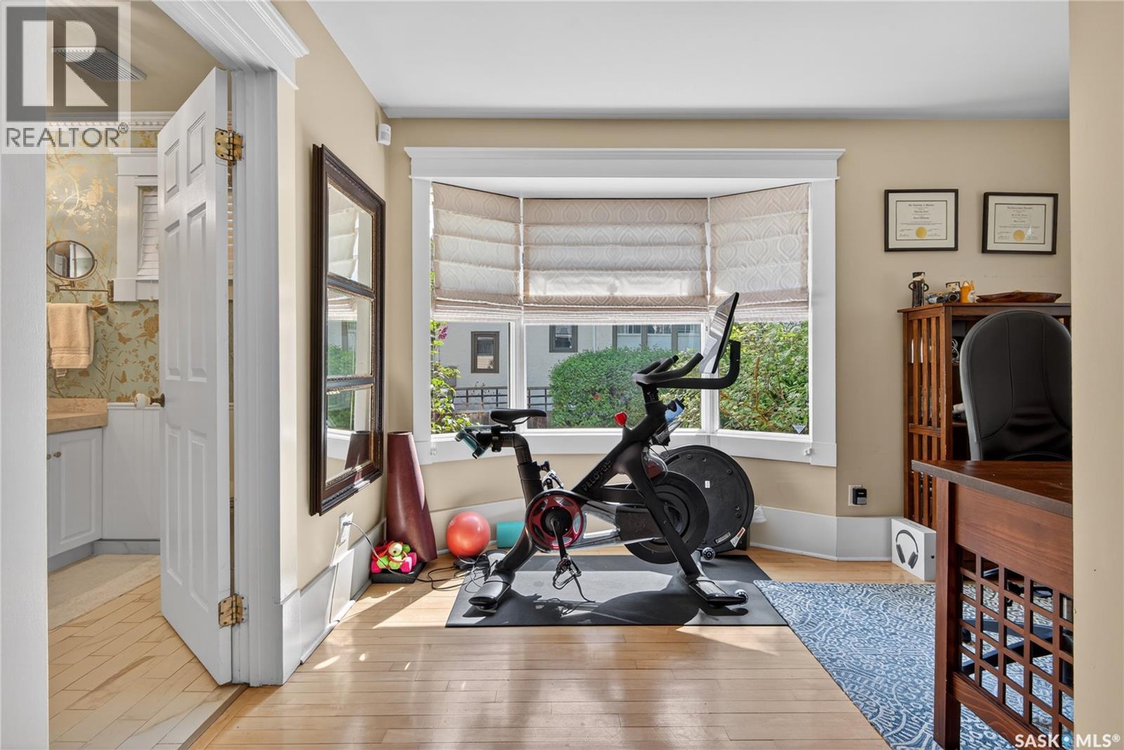 2718 Regina AVENUE - 28