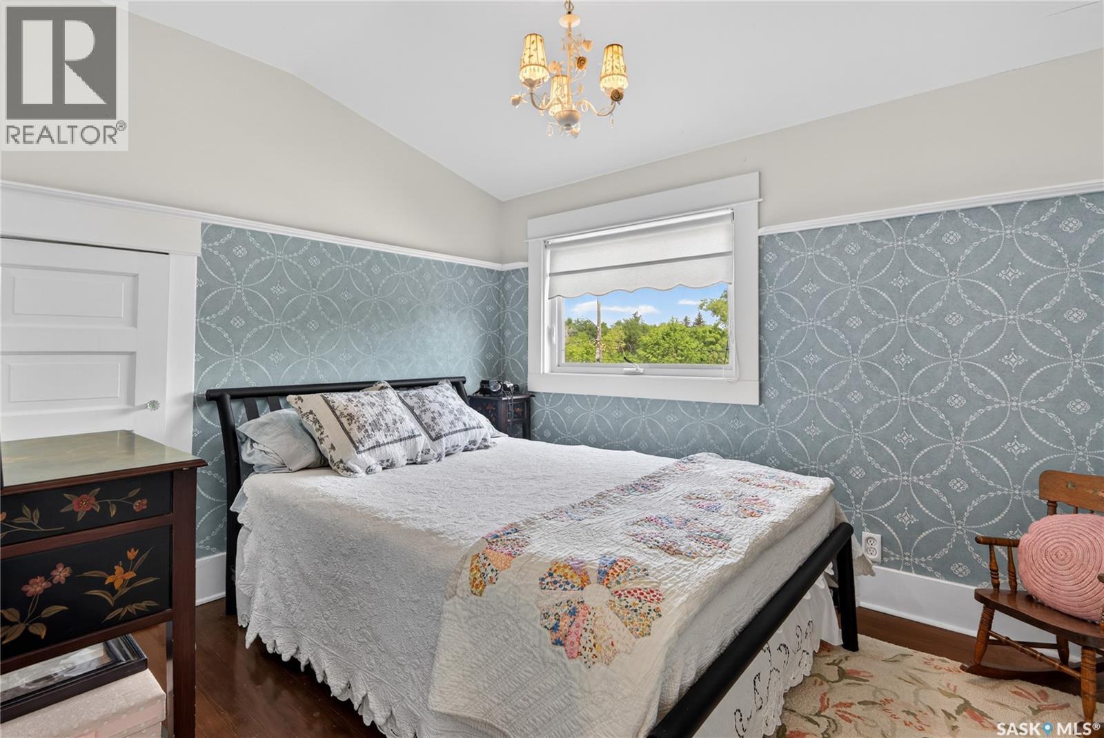 2718 Regina AVENUE - 36