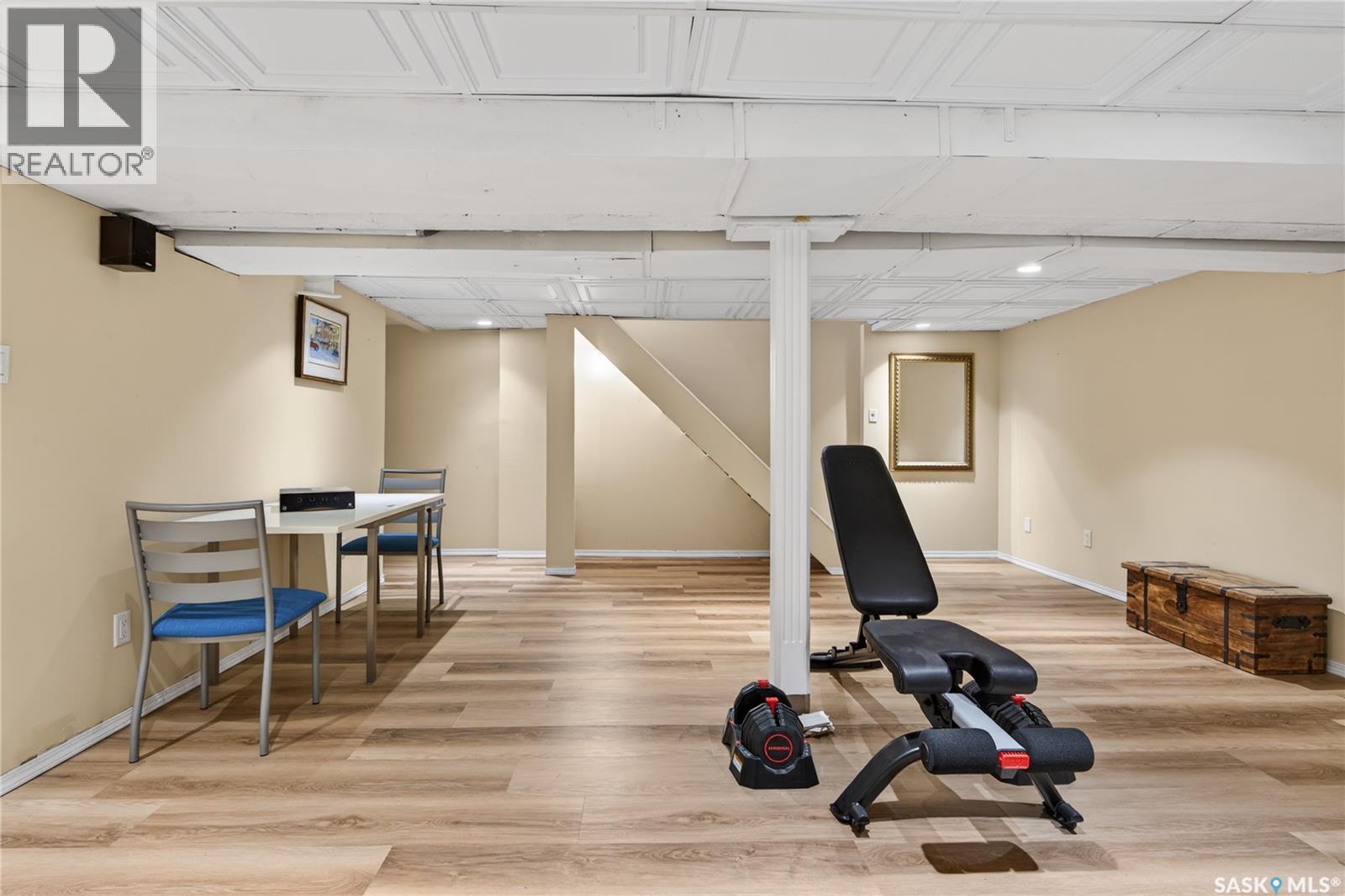 2718 Regina AVENUE - 38
