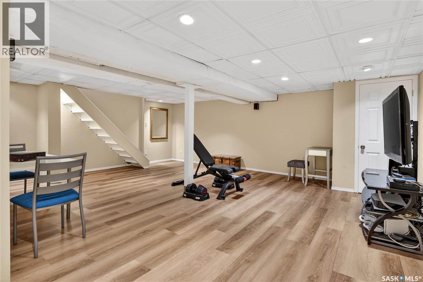 2718 Regina AVENUE - 39