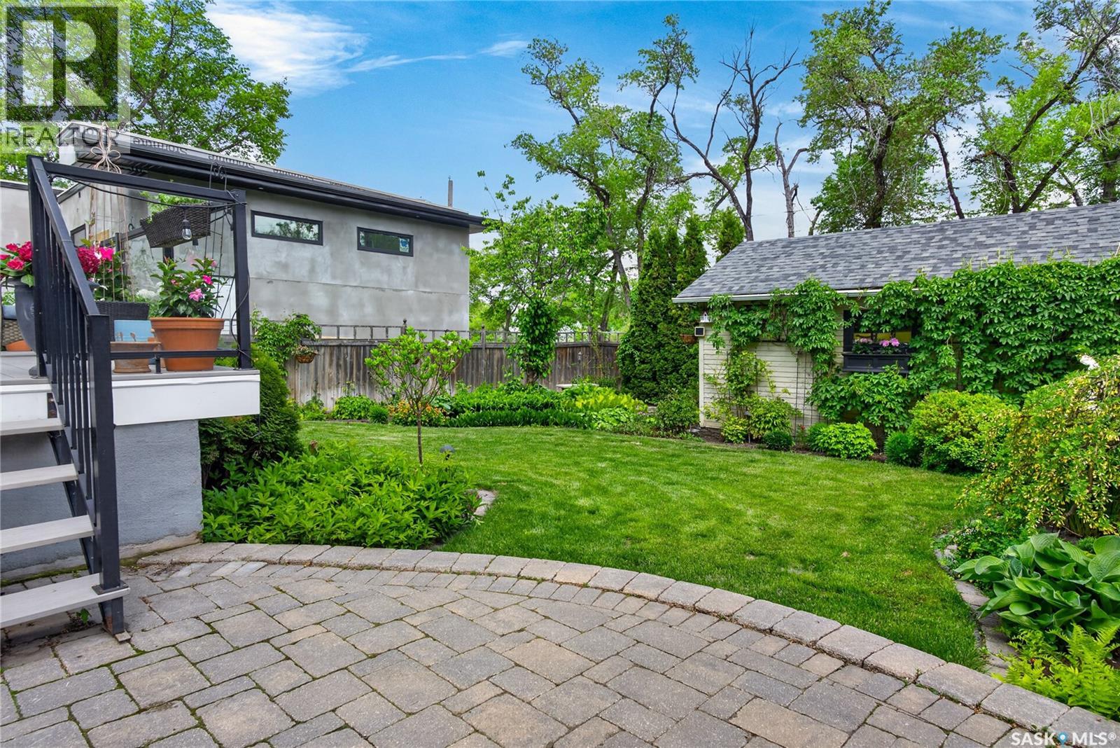 2718 Regina AVENUE - 46