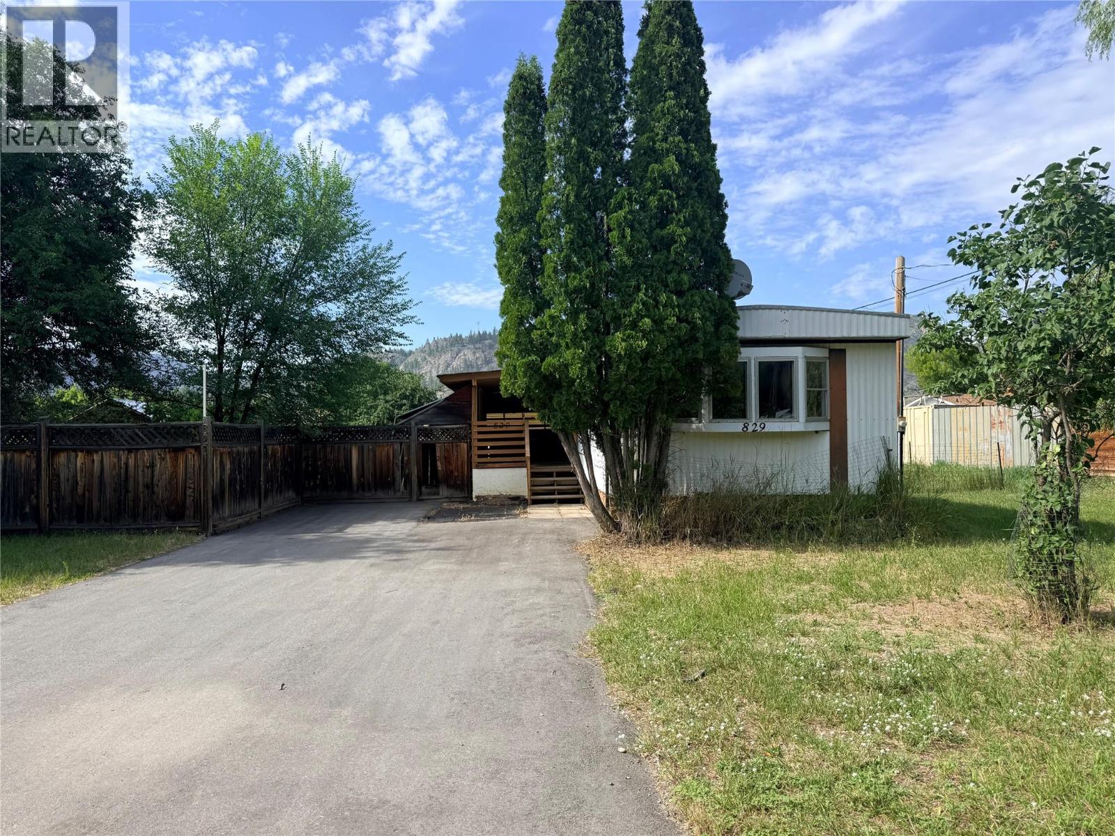 829 64 Avenue - 1