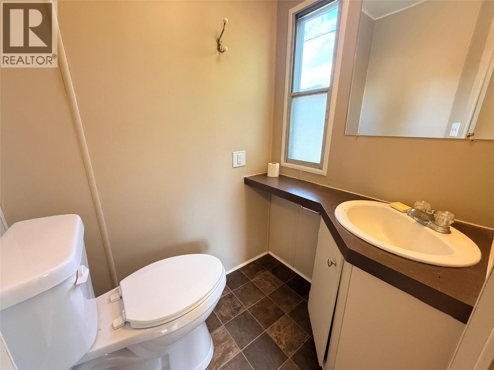 829 64 Avenue - 10