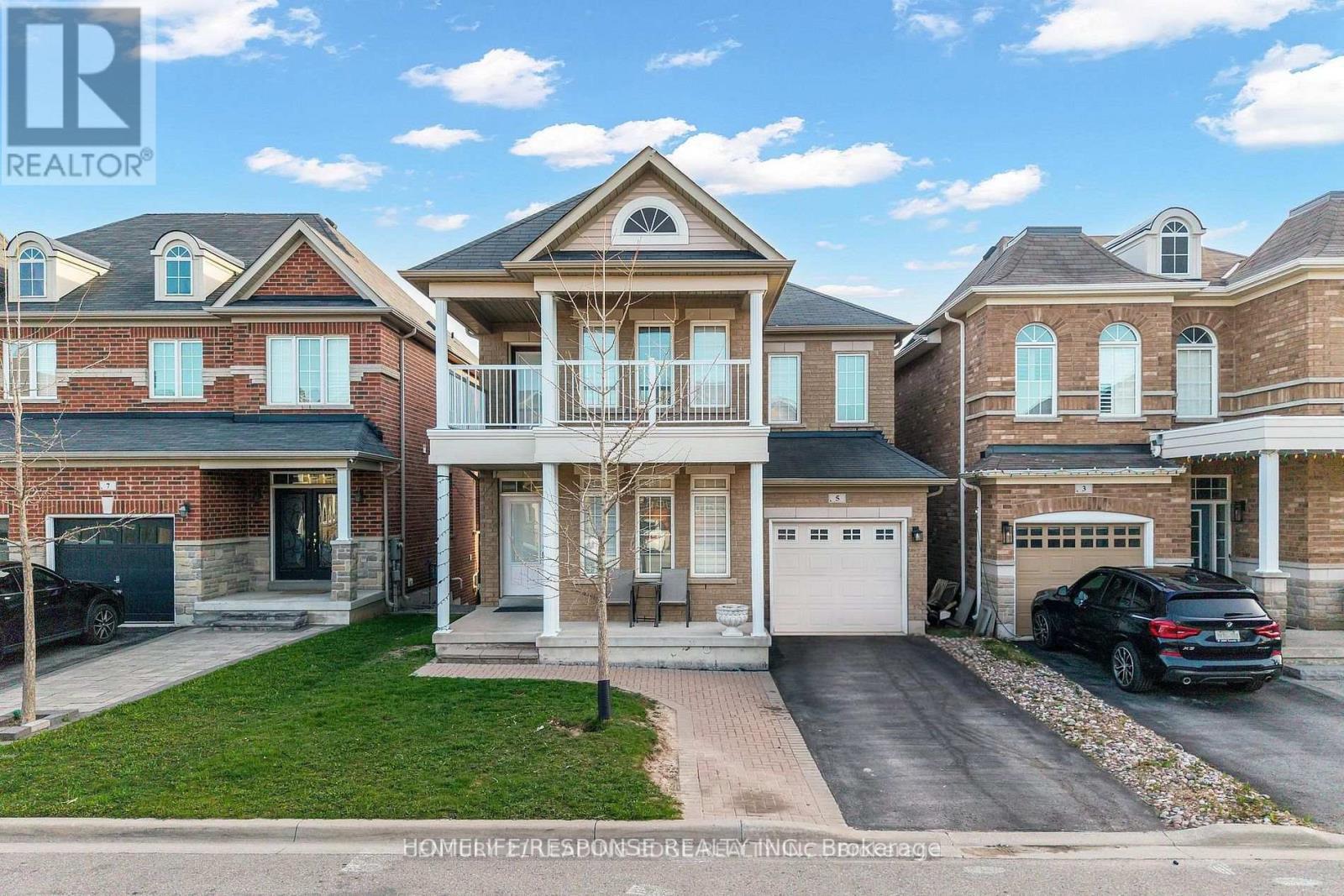 5 GOOSEMAN CRESCENT - 1
