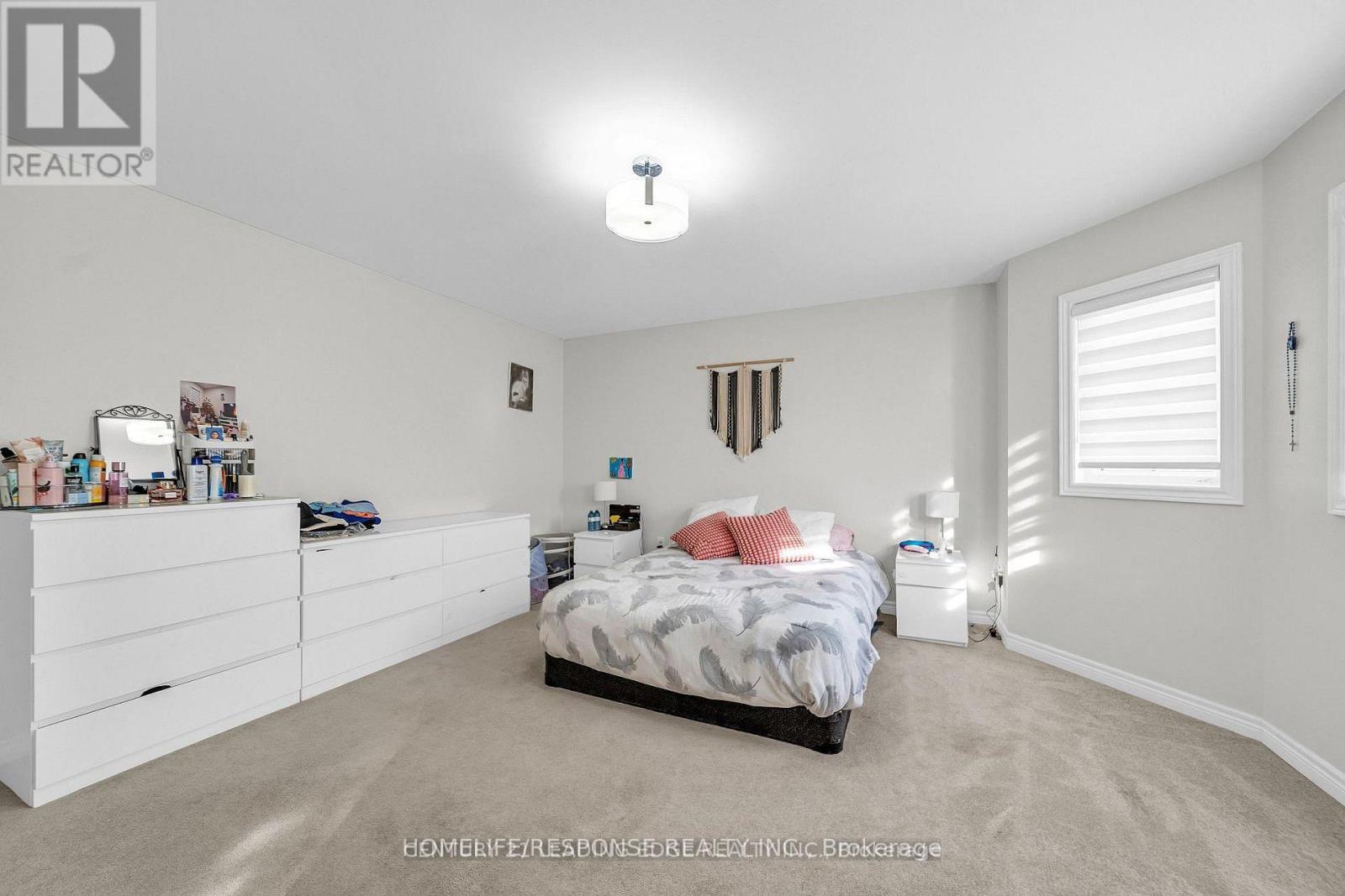 5 GOOSEMAN CRESCENT - 28