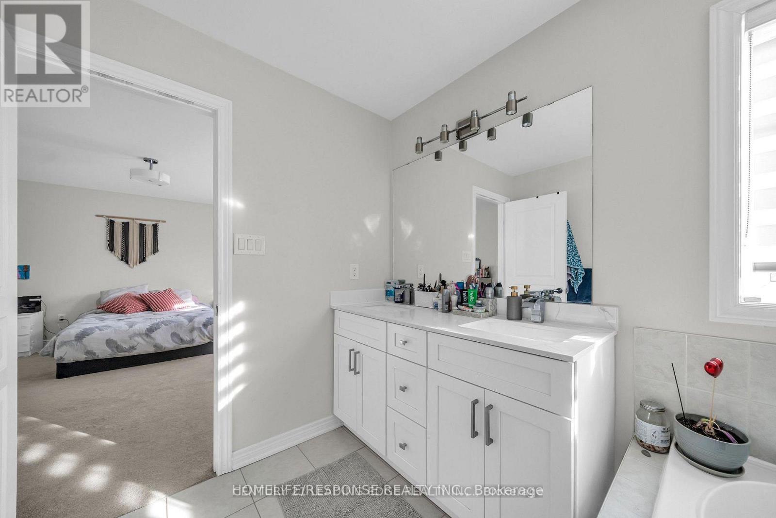 5 GOOSEMAN CRESCENT - 24