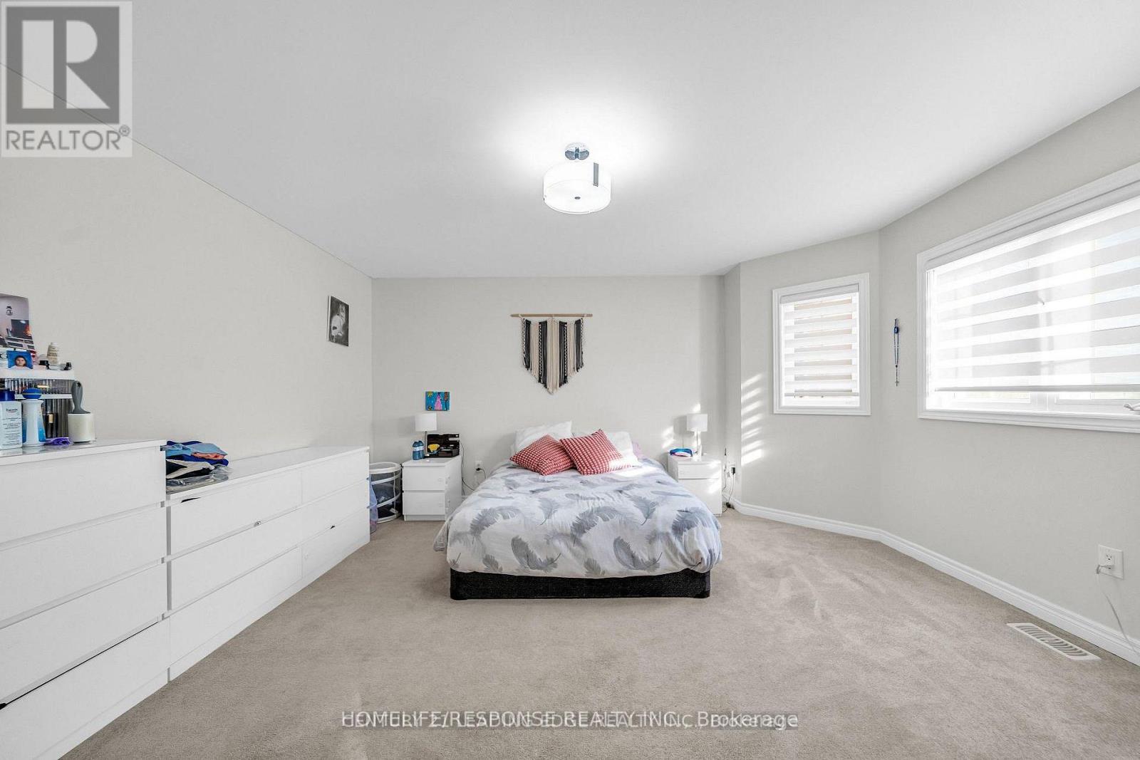 5 GOOSEMAN CRESCENT - 26
