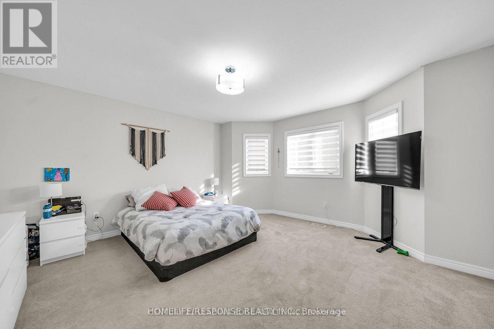 5 GOOSEMAN CRESCENT - 27