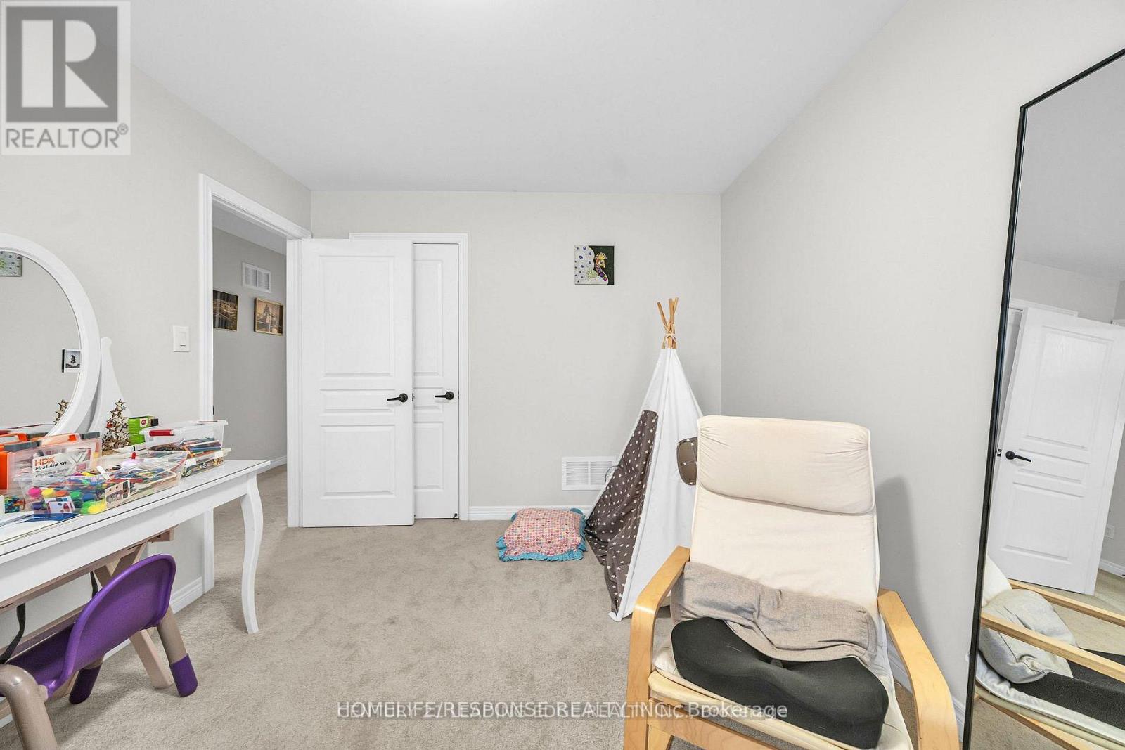 5 GOOSEMAN CRESCENT - 37