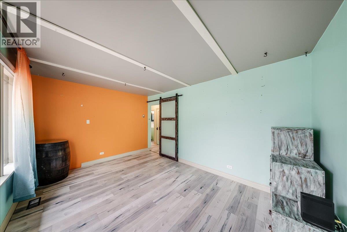 936 Thackeray Street, Warfield