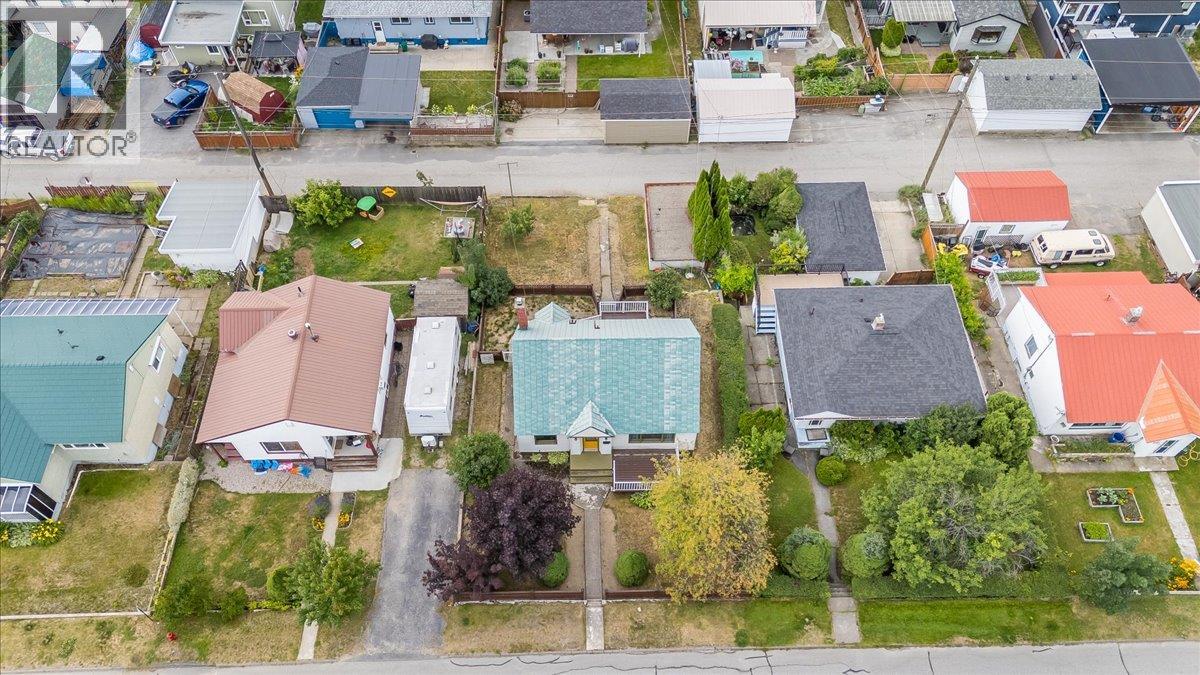 936 Thackeray Street, Warfield