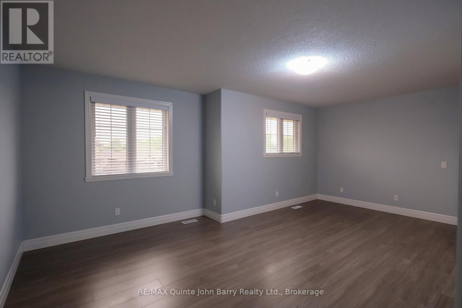 22 GRANBY COURT - 25