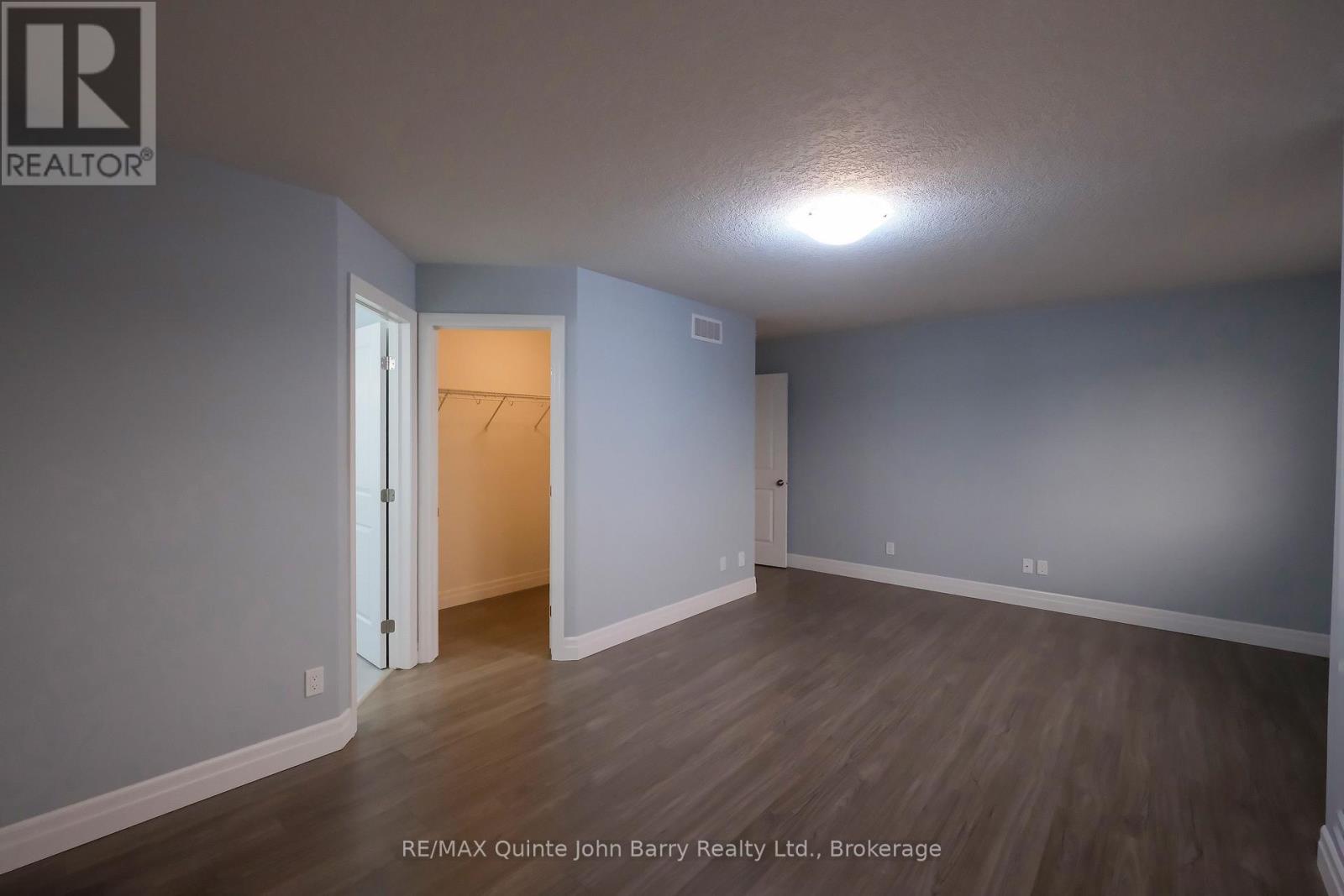 22 GRANBY COURT - 26