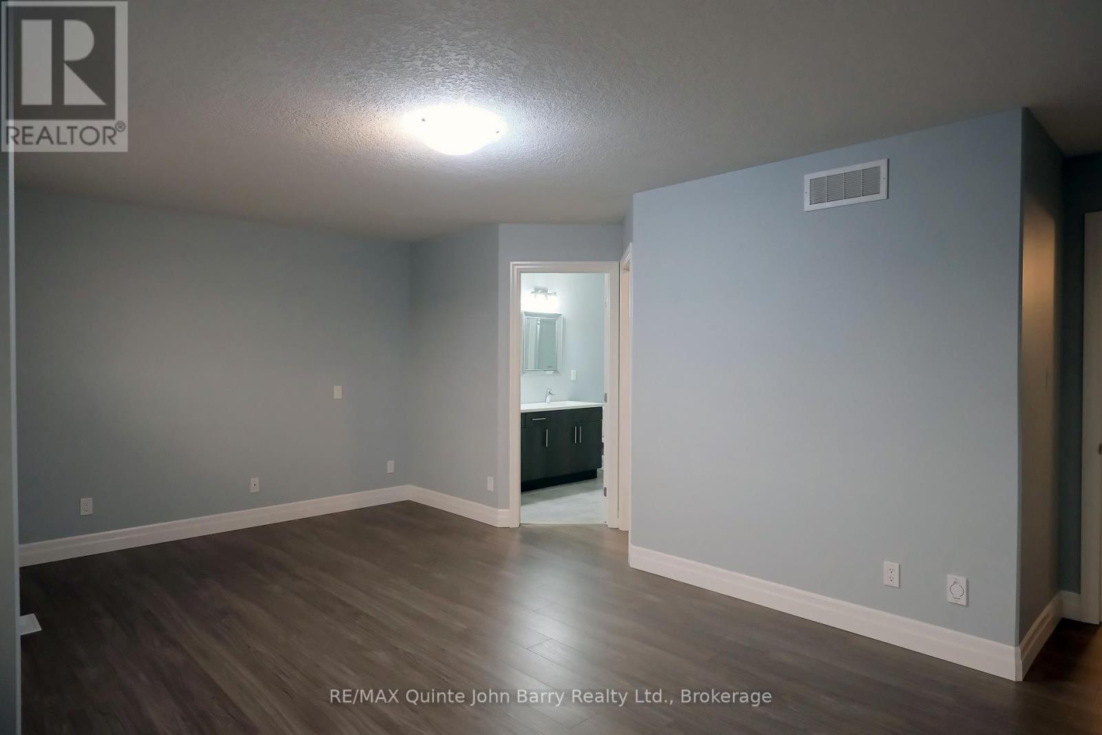 22 GRANBY COURT - 27